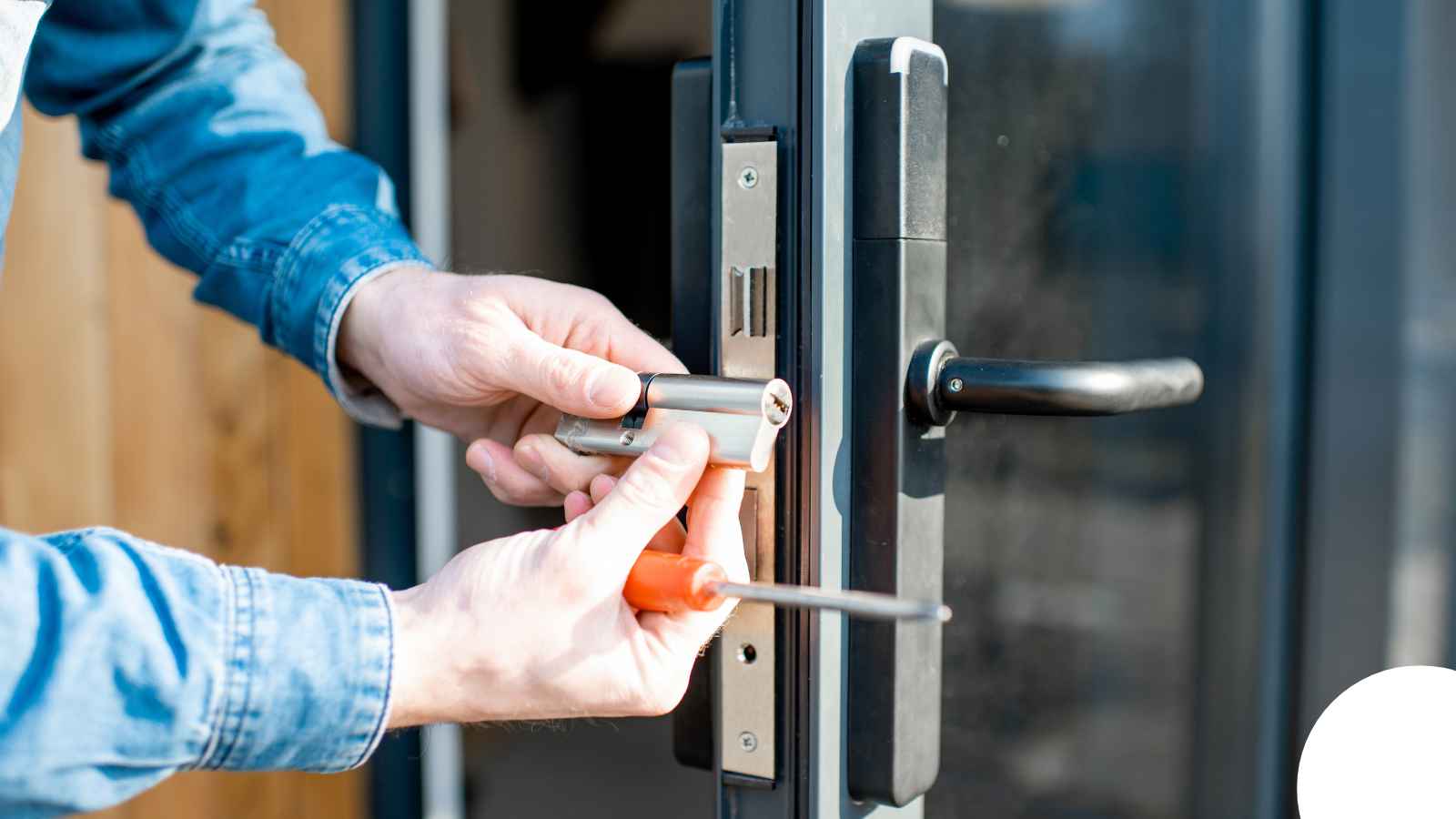 Locksmith in Grand Rapids, MI — Grand Rapids Door Lock Replacement Locksmith in Grand Rapids, MI — Grand Rapids Door Lock Replacement